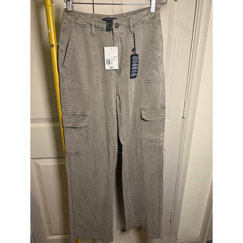 FOREVER 21 KHAKI PANTS SIZE SMALL